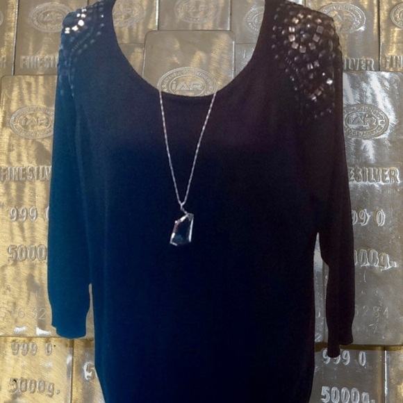 Blk Lng Slv Swtr w/ Embellished Shldr Sz 22-24 - Picture 6 of 6